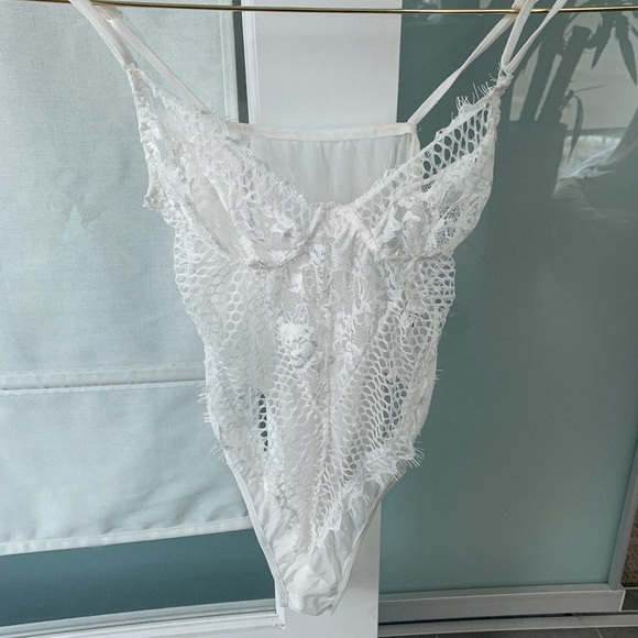 Misguided lace bodysuit - Picture 5 of 5